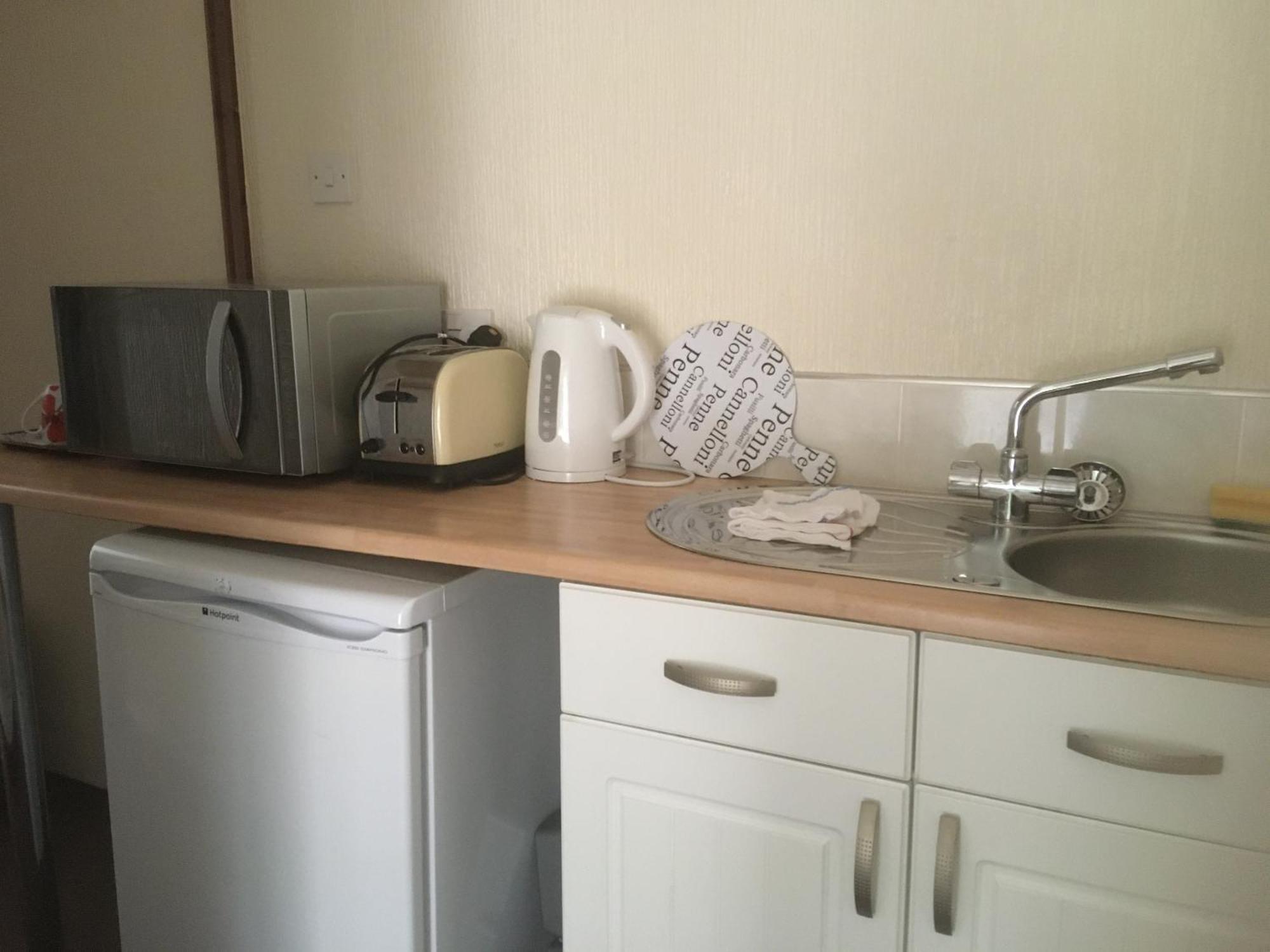 Grove House Guest House Telford Bagian luar foto