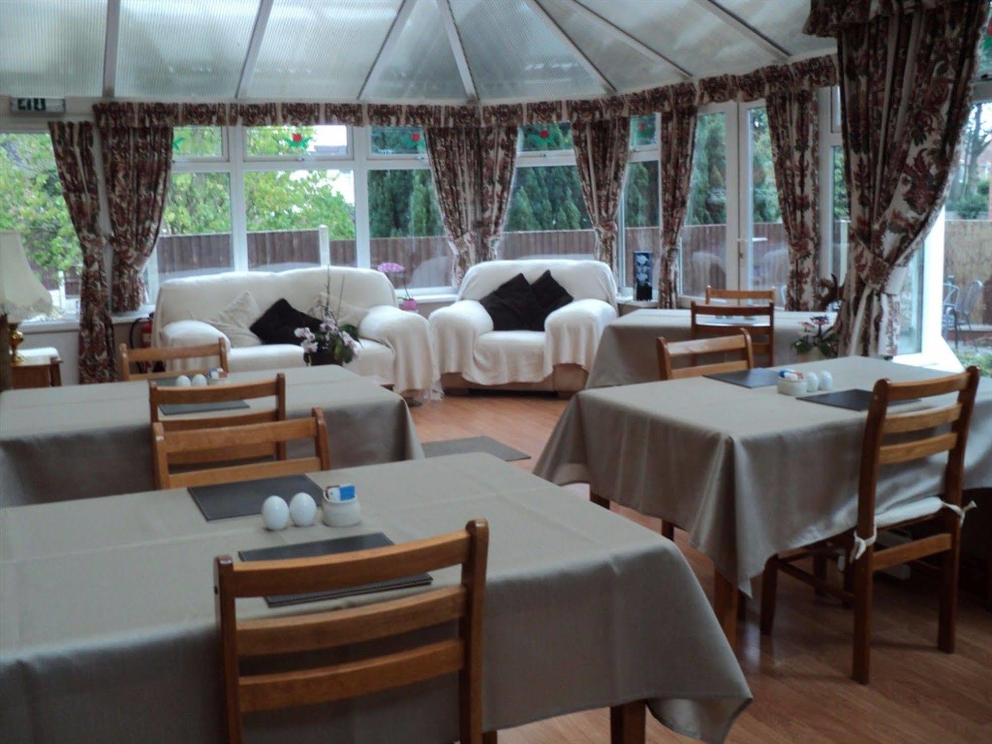 Grove House Guest House Telford Bagian luar foto