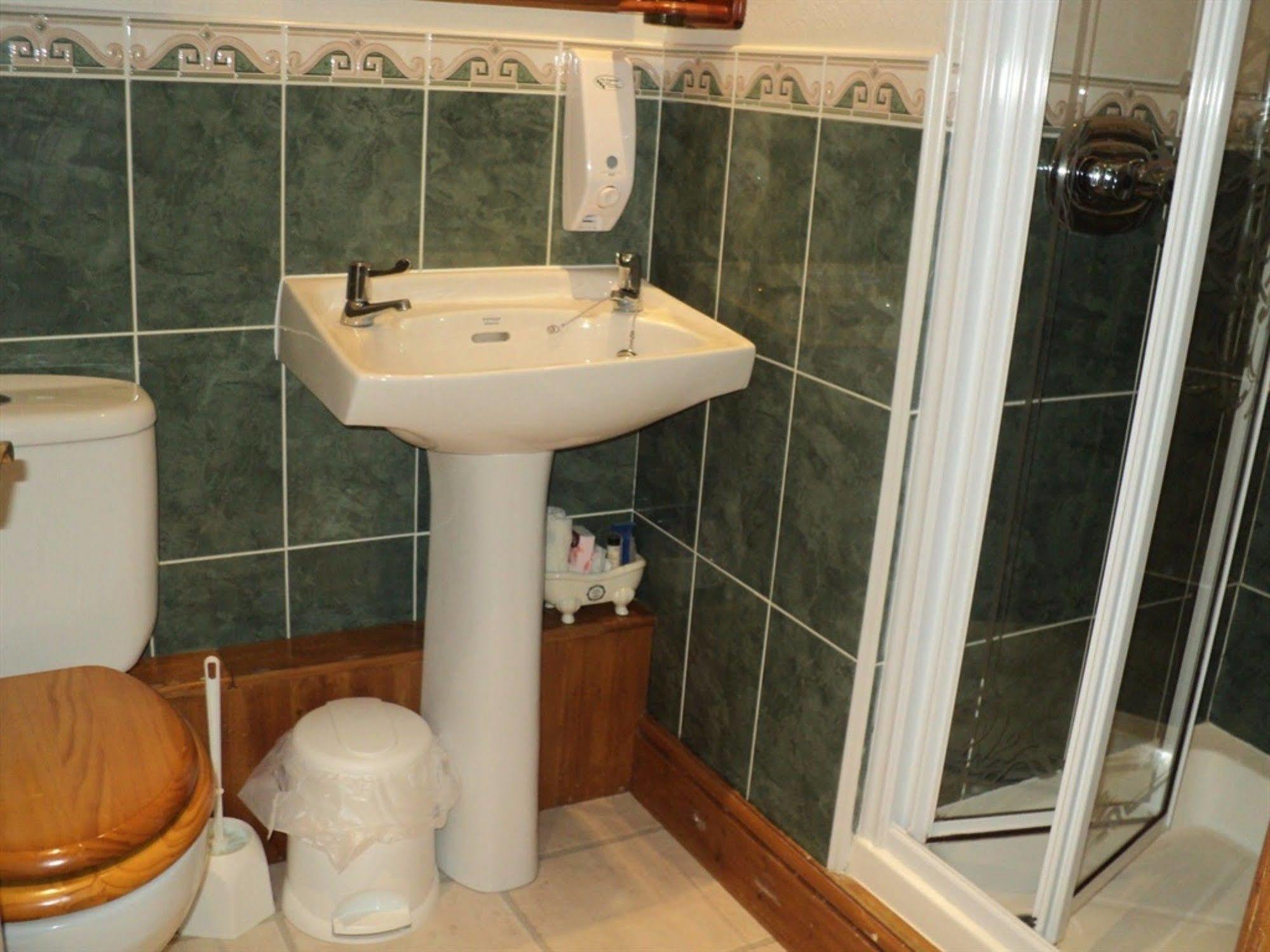 Grove House Guest House Telford Bagian luar foto