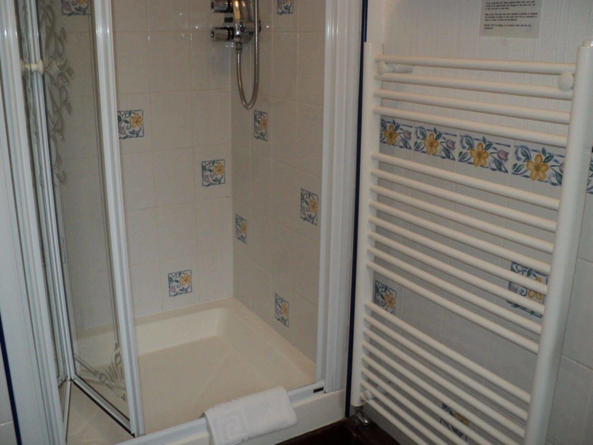 Grove House Guest House Telford Bagian luar foto
