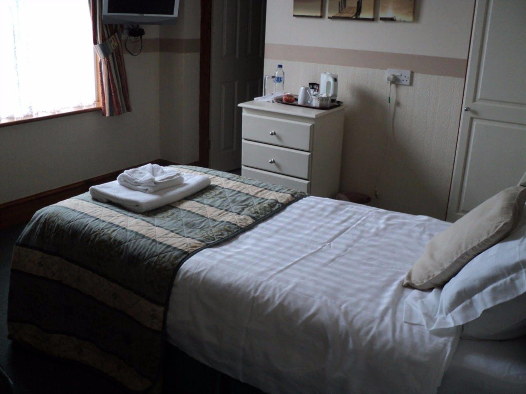 Grove House Guest House Telford Bagian luar foto