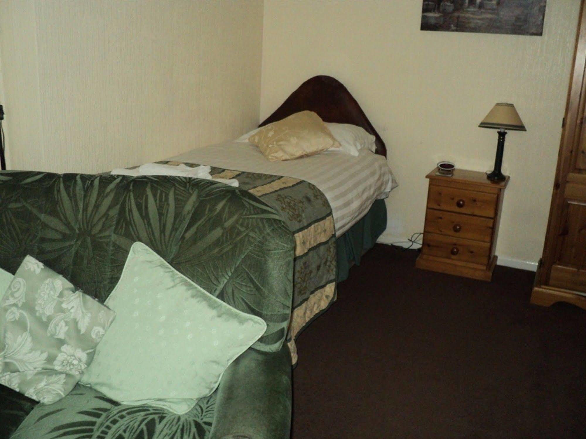 Grove House Guest House Telford Bagian luar foto